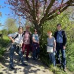 Fünf und ein Baum